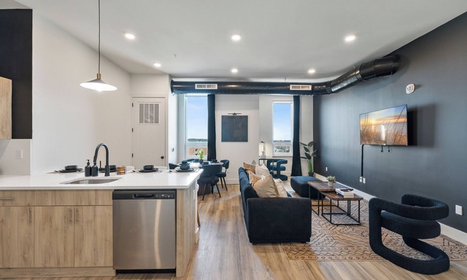 East Orange Apartment | 2BR, King Bd, Free Prkn, Gym, NYC View, 8min Train