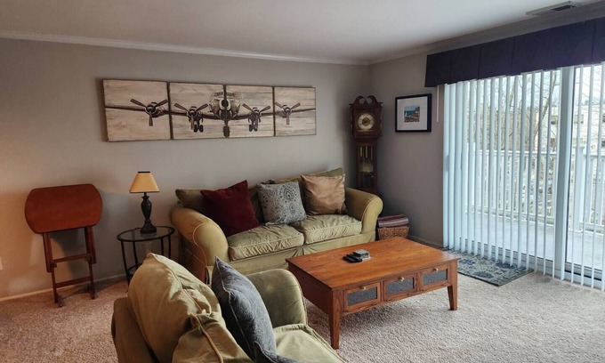 Cheltenham Apartment | 2BR, Long Term Monthly Discount