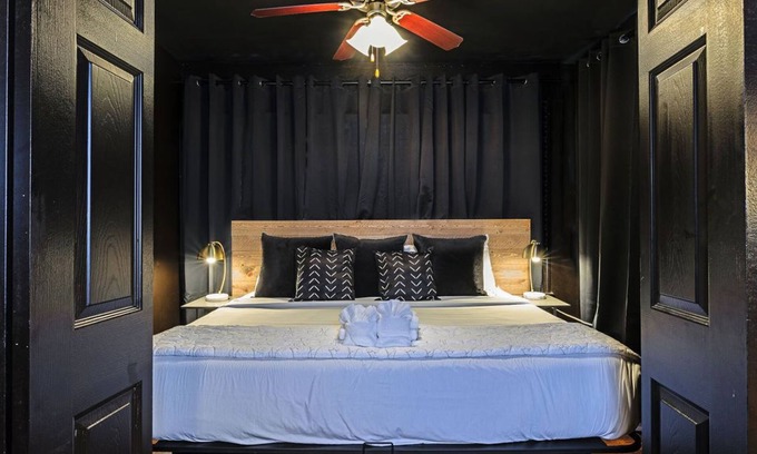 Neartown Apartment | 2BR Lower Westheimer Dream 03, Walkable Montrose ⭐️⭐️⭐️⭐️⭐️