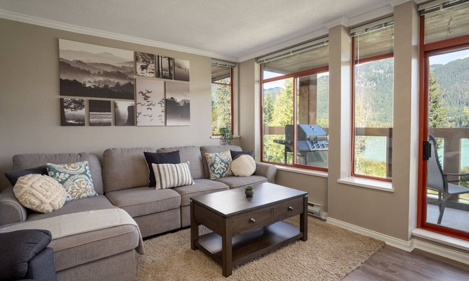Nicklaus North Condo | 2BR | Nicklaus North Clubhouse | King Bed | Lake and Mountain View | Gas Fireplace | Parking