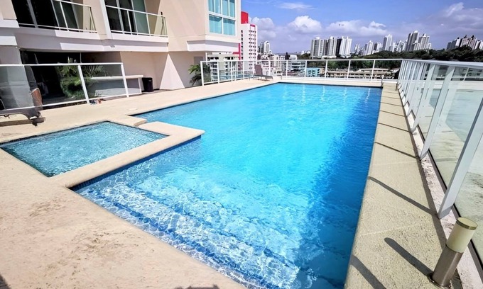 San Francisco Apartment | 2BR + office queen bed terrace great location near parque Omar