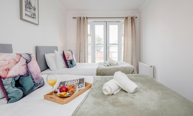 Alibon Apartment | 2BR-Sleeps4-Parking-EastLondon