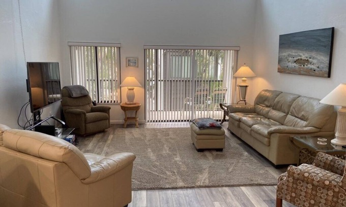 Englewood Condo | 2BR Tamarind Condo – Steps to Pool & Gulf
