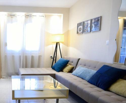 Vardaris Apartment | 2downtown.dandelion