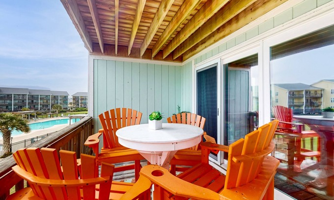 Surf City Condo | 2nd-floor ocean-view condo with private beach access, community pool, gazebo
