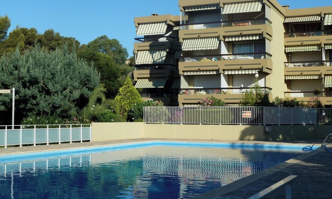 La Faviere Apartment | 2P-Rdj-in Park with flowers - Terraces - Swimming pool -Private parking space