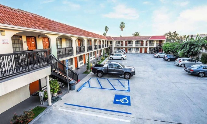 Glendale House | 2QNS-2 Queen Beds Non Smoking