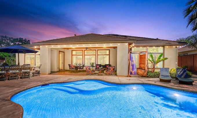 Roseville House | 3,000sqft oasis with pool/spa/vegetable garden. Great location!