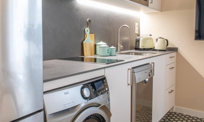 Collblanc y La Torrassa Apartment | 3.1 Stylish & well connected to BCN city center