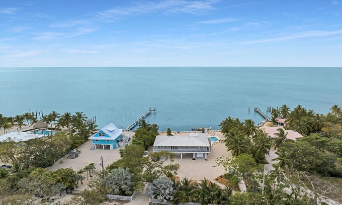 Grassy Key House | 3/2 gulf front home with amazing views and meticulously manicured lot.