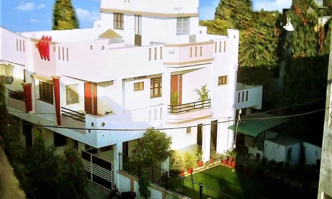 Maninagar House | 3-AC bedrooms, 3 bathrooms, Living room, Kitchen -residential HOME