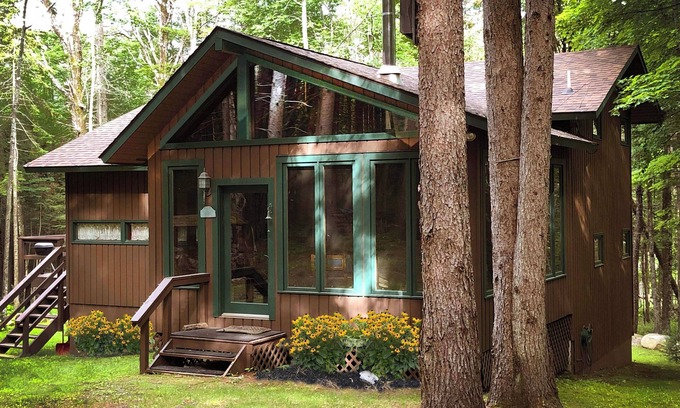 North River Cabin | 3-Acres Adirondack Cabin: private beach, sauna room, pool table