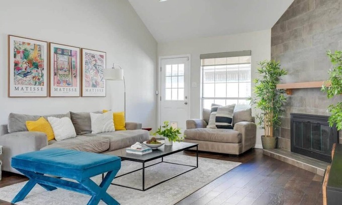 Far North Dallas House | 3-BD/2-BA Northern Dallas Retreat | Hot Tub & BBQ