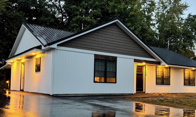 Bangor House | 3 BD/2 BATH RIVERVIEW with HOT TUB