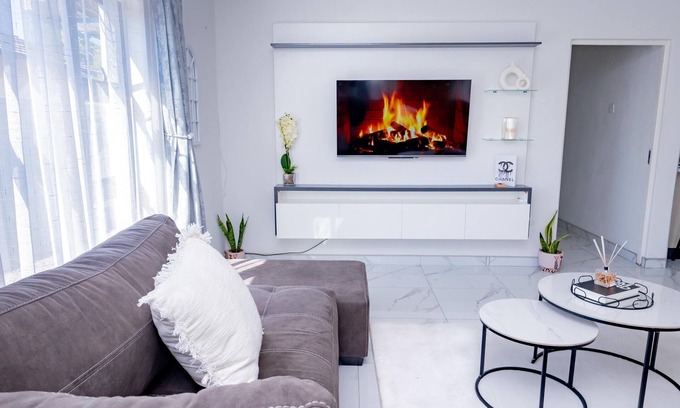 Gaborone House | 3 Bd Home with Pool, Fast Wi-Fi, Free Parking, 24/7 Security, Near CBD & Airport