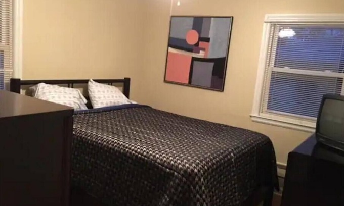 Woodland Hills House | 3 bdrm/1.5 bath, garage w/fenced yard