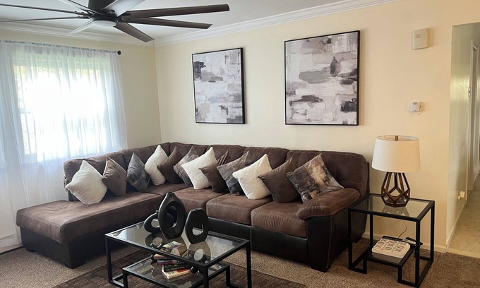 Oyster Bay Apartment | 3 BDRM apartment. Walk to Beach, Marina, parks, cafes, restaurants.