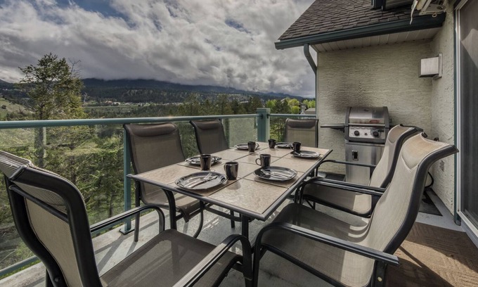 East Kootenay Apartment | 3 BDRM Mountain View Condo in Radium Hot Springs, BC Registration PM213266463
