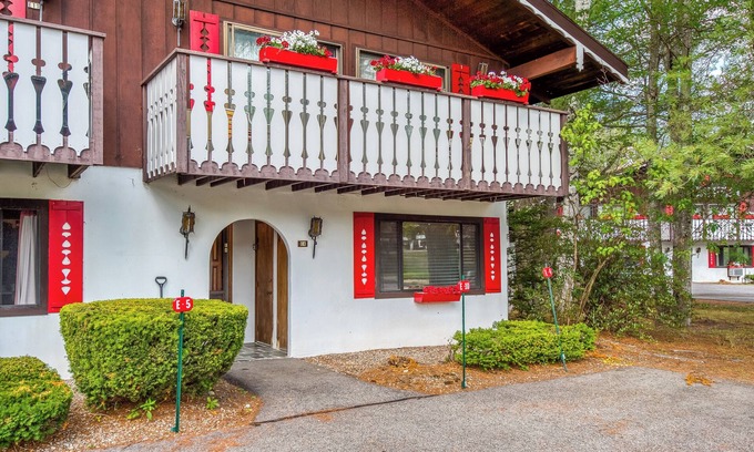 Bartlett Condo | 3 Bears Glen- Ski 4 mountains in less than 20 minutes