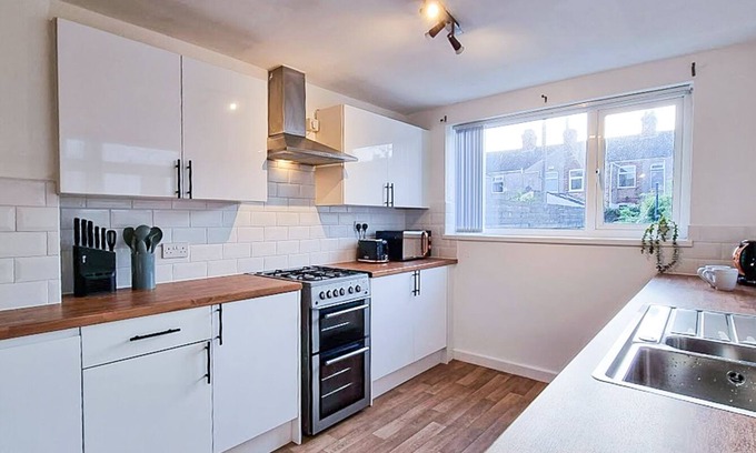 Cleethorpes House | 3 bed, 1 bath Home with game room