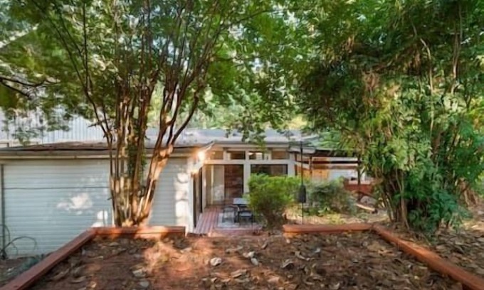 Lindridge-Martin Manor House | 3-Bed 2.5-Bath Pet Friendly Atlanta Buckhead Home