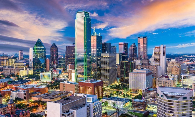 Old East Dallas House | 3 bed 2 bath Home | DWTN Dallas Skyline View from Rooftop and Balconies