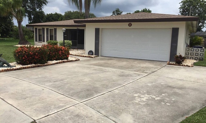 Lochmoor Waterway Estates House | 3 bed, 2 bath home for your Get A Way! Great for couples, family or Business!