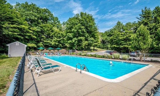 Intervale Condo | 3-bed, 3.5 bath condo in Intervale WiFi, AC, Ski, Foliage, Hiking, POOL
