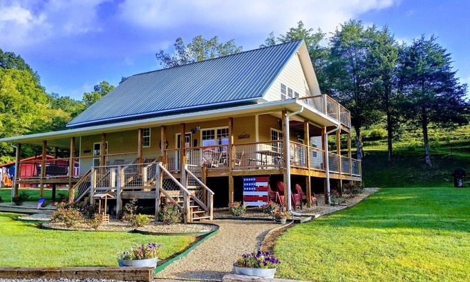 Parrottsville House | 3 Bed 3 Bath-Large Wrap Around Porch Family Friendly, Hot Tub, WiFi