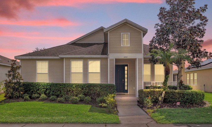 Trafalgar Village House | 3 Bed,3 Bath Reading Room and South Facing Pool and Spa 4958TV