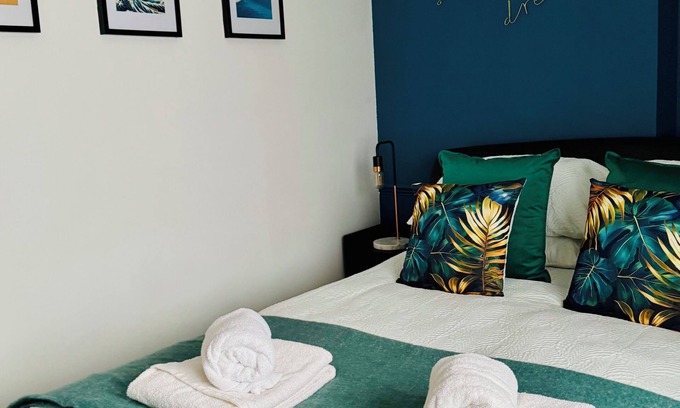 Norwich Apartment | 3 Bed Apartment close to Norwich city, free parking & garden