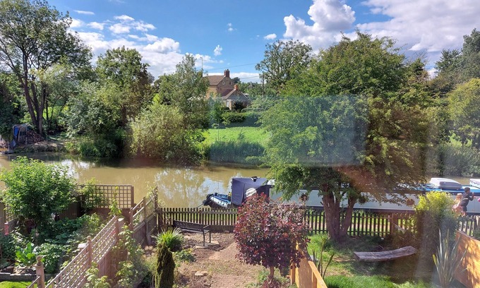 Blisworth House | 3-Bed Cottage, Sleeps 4, 20 mins to Northampton