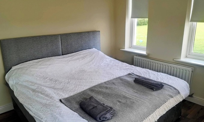 Athy House | 3 bed house with 2 living areas and 2 bathrooms