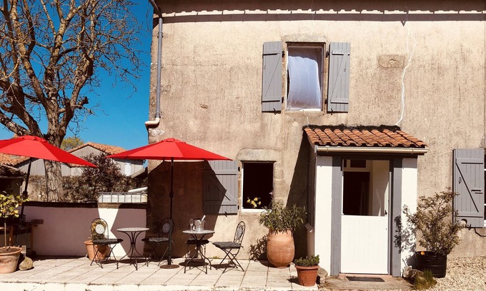 Gourge House | 3-Bed Luxury Farmhouse with Seasonal Pool