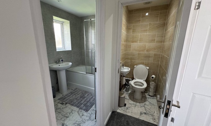 Reading House | 3-Bed Refurbished Reading House