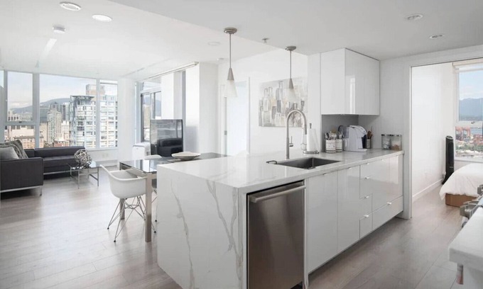 Gastown Apartment | 3 Bed Room Sub Penthouse Ocean and MountainView