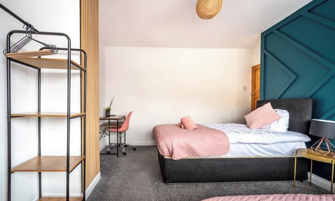 Old Trafford House | 3 Bed Semi-Detached House for Contractor and Relocation in Manchester