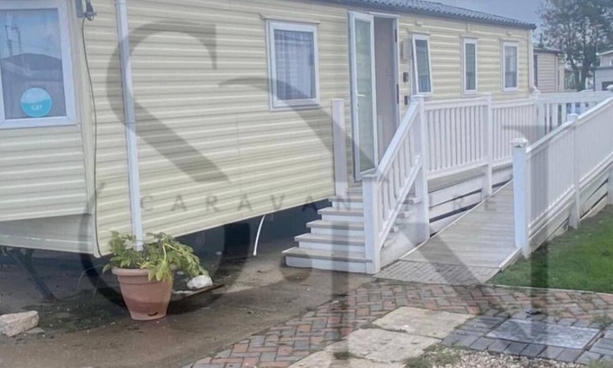 Towyn Ski Chalet | 3 bed static caravan lyons Winkups