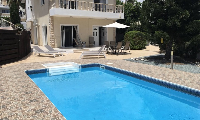 Chlorakas Villa | 3 Bed Villa 10 minutes drive from beautiful beach