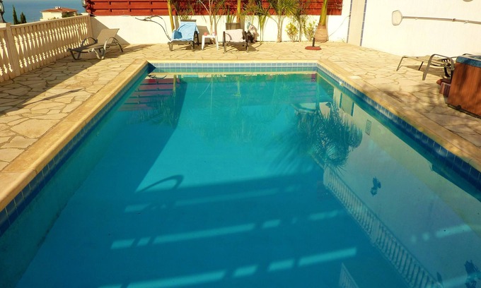 Peyia Town Villa | 3 Bed Villa. Private pool. Jacuzzi. WiFi. Panoramic views.