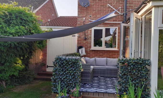 Oadby House | 3 Bed Village House w/ Workspace