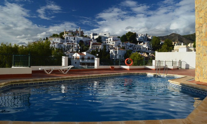 Nerja Apartment | 3 bedr. 3 bathr. Fantastic terrace! Location! View towards sea, town & mountains