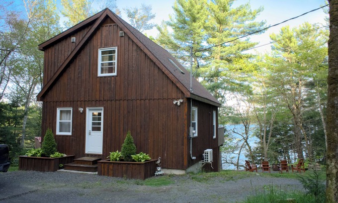 Queens Ski Chalet | 3 bedroom,1.5 bathroom lake Chalet retreat.