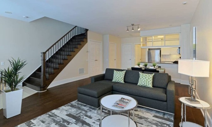 Etobicoke Apartment | 3 Bedroom/2.5 Bathroom Townhouse