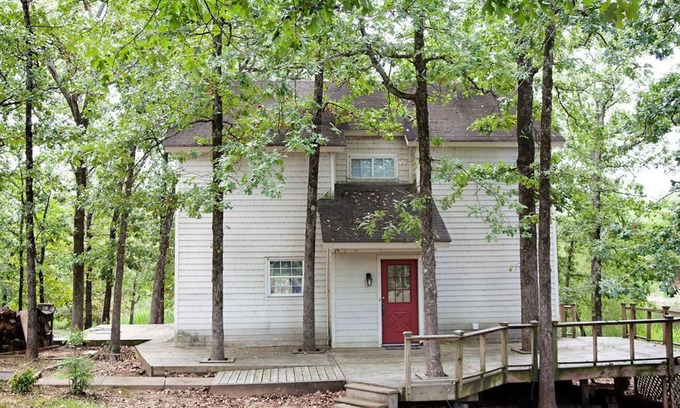 Paris House | 3 Bedroom 2 Bath Cozy Country Home with beautiful scenery