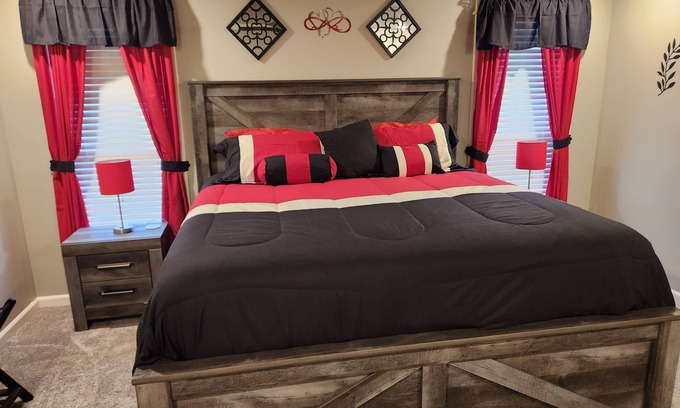 Lake City House | 3 bedroom, 2 bath + garage Cottonwood Corner