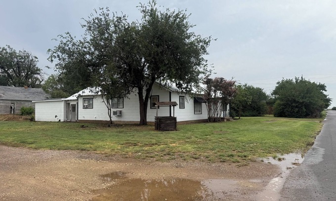Crowell House | 3 Bedroom/2 Bath Hunting Cabin in Crowell, Texas