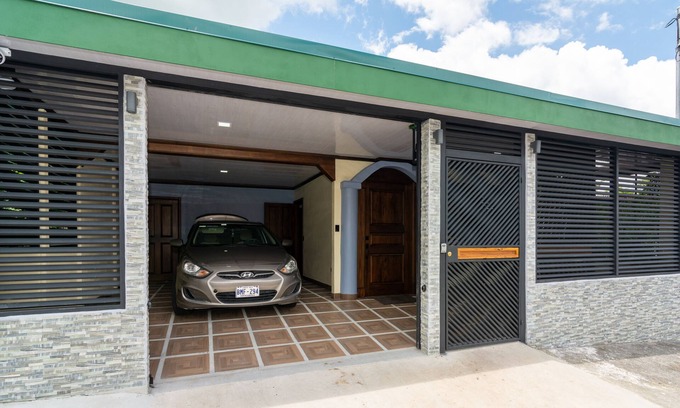 Barrio Pilo Villa | 3 Bedroom & 2 Bath Villa just 3 blocks from Downtown La Fortuna