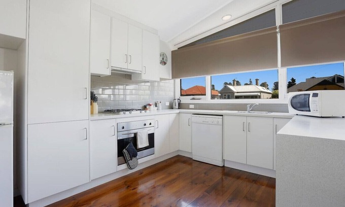 Warrnambool Apartment | 3 bedroom, 2 bathroom townhouse in CBD