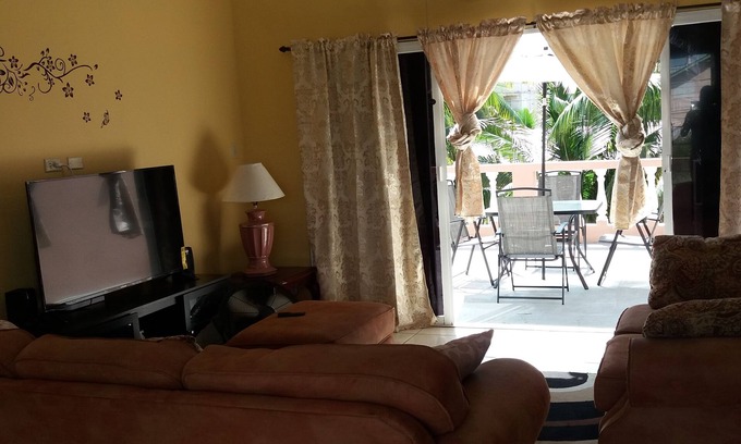 Belize City House | 3 BEDROOM 2 BATHROOM SPACIOUS VACATION HOME
